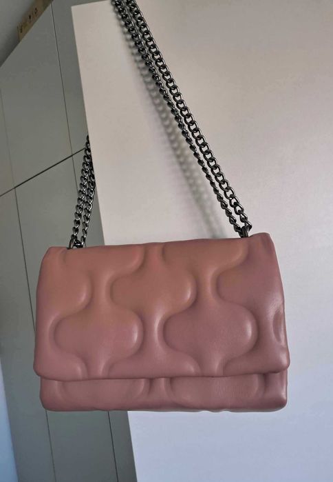 Torebka w kolorze pudrowy róż