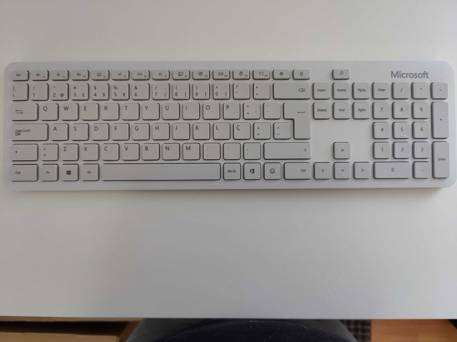Microsoft Wireless Keyboard + Mouse Bluetooth – Portuguese Layout – White64752396856066123