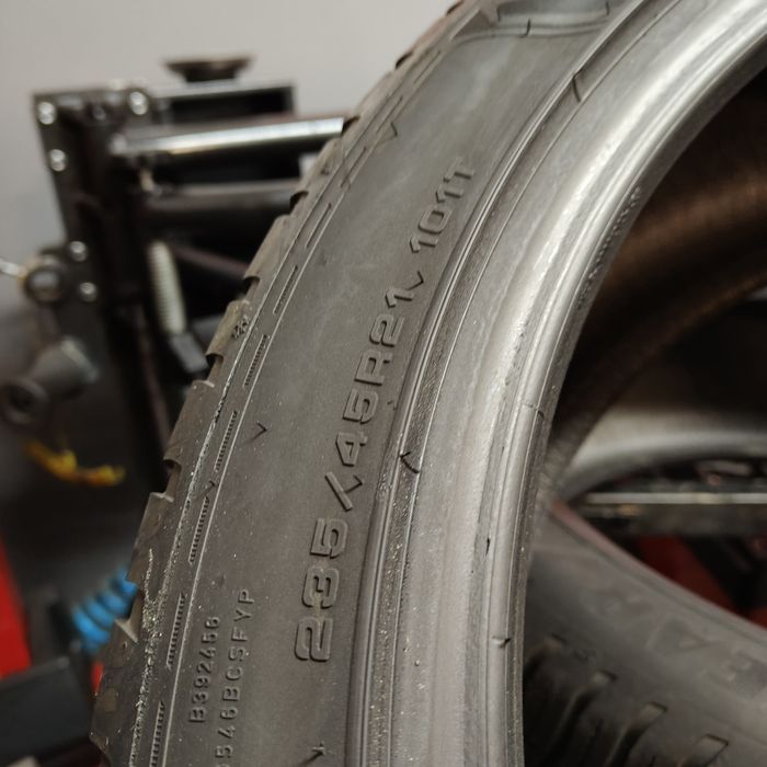 235/45/21 XL Sprzedam parę opon całorocznych Goodyear