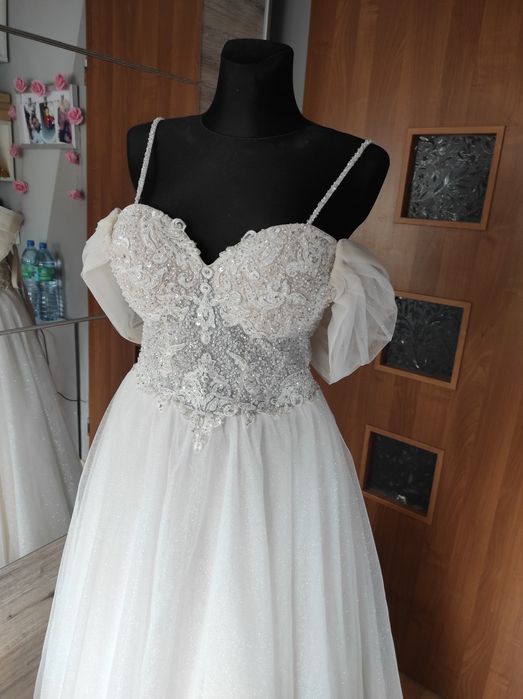 Przepiękna suknia ślubna plus welon