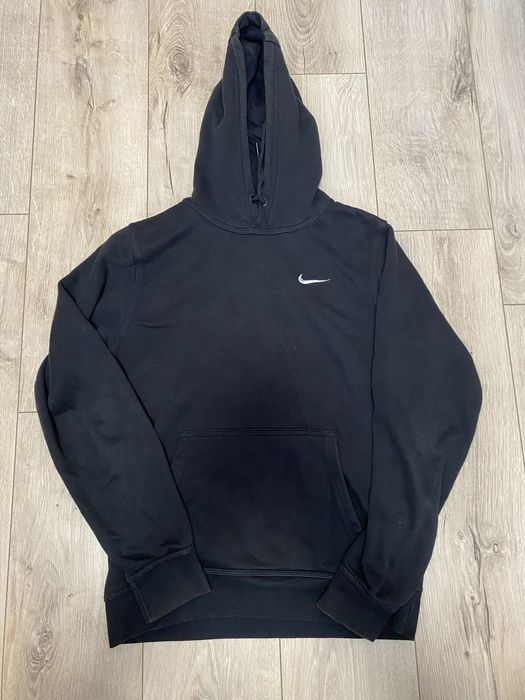 Чорне худі Nike.