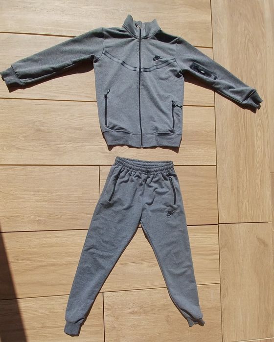 Dres dziecięcy Nike 152