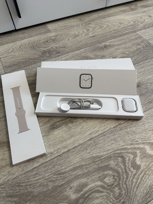 Оригінальні Apple Watch Series 7 GPS 41 mm бежеві