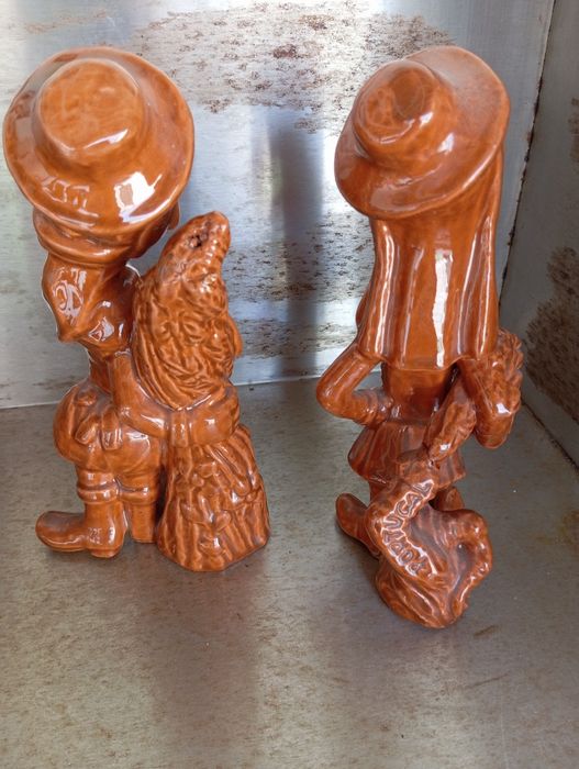 Esculturas em barro vidrado