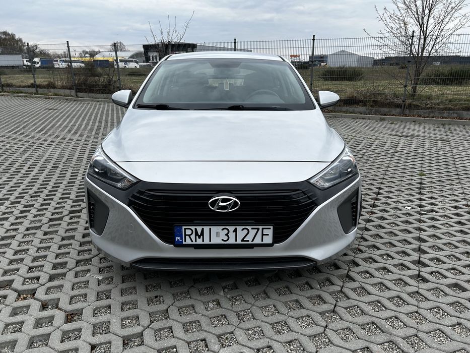 Hyundai Ioniq hybrid blue