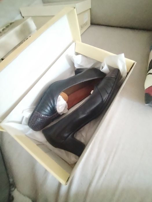 Sapatos de Salto Baixo em pele, "Horas Cómodas" N.º 36