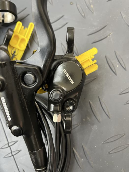 Par de travões shimano mt200