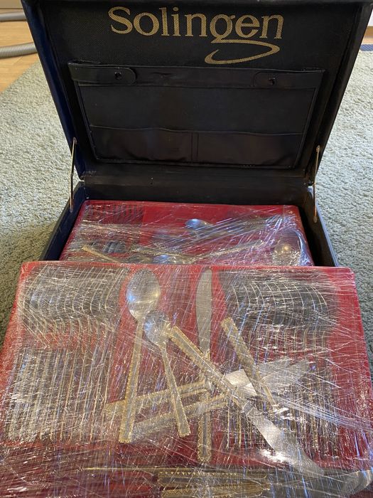 Solingen Flatware Set64861262656641125