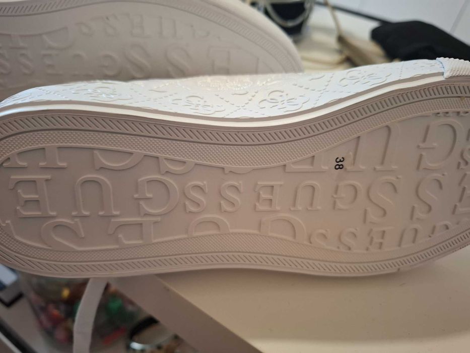 Tenis da guess novo