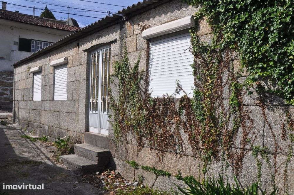 Casa para Restauro em Abação