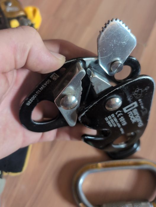Безпека, страховка на висоті petzl