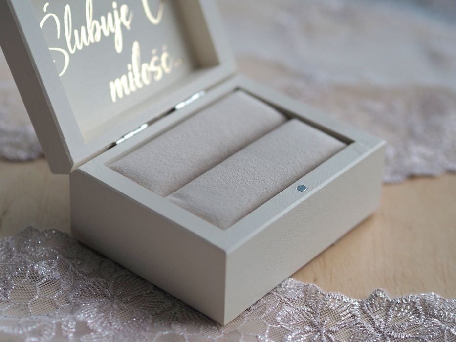 Pudełko na obrączki w kolorze szampańskim Minimalistyczne 

Pudełko