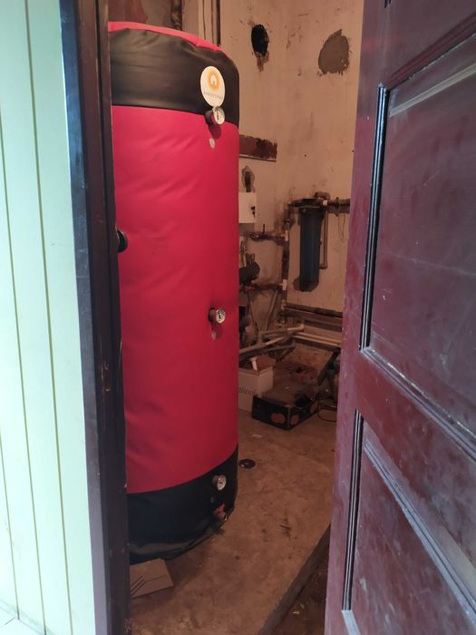 Продам ділянку в комлекті з будівлею, загальною площею 0,38 га