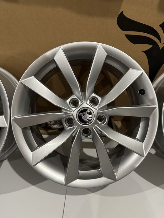 Диски Skoda 17 7j et45 5L0601025K