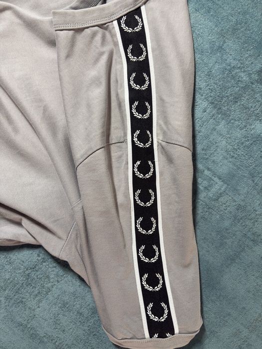 Футболка Fred Perry (на лампасах)