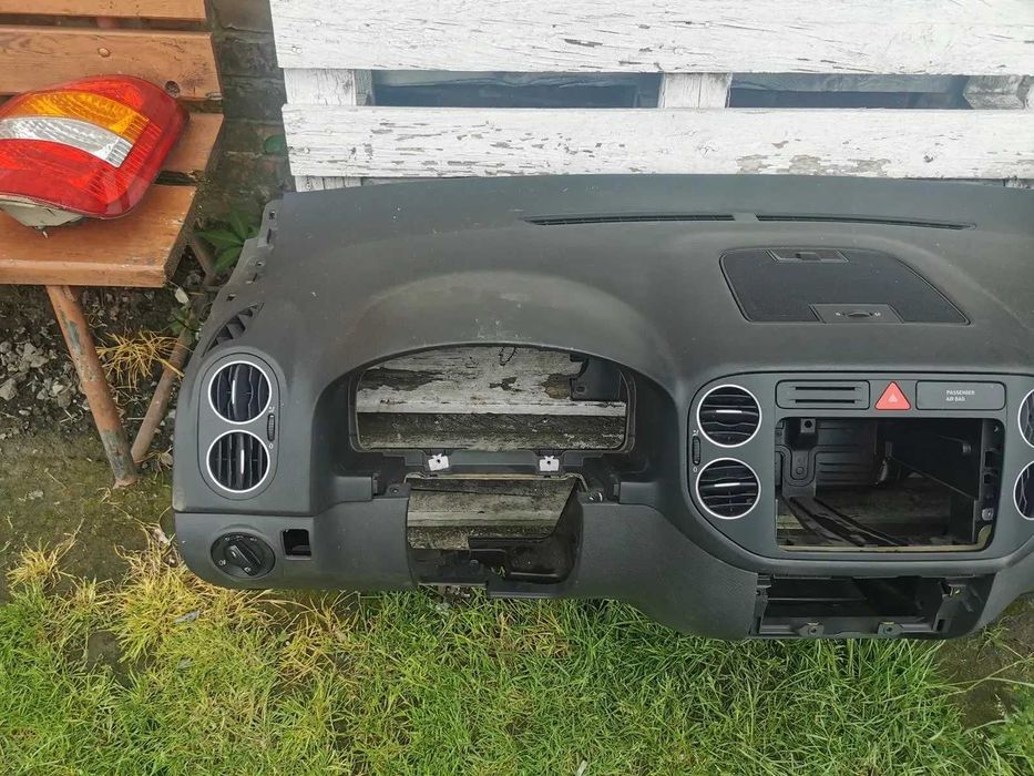 VW GOLF V PLUS deska rozdzielcza konsola kokpit wysyłka