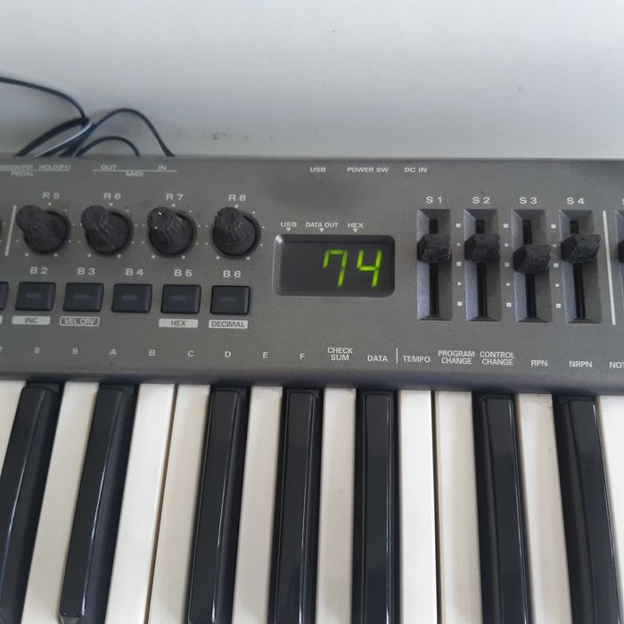 Teclado Controlador Midi Roland Edirol PCR-M30