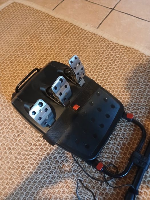 Logitech g920 + shifter e playseat challenge