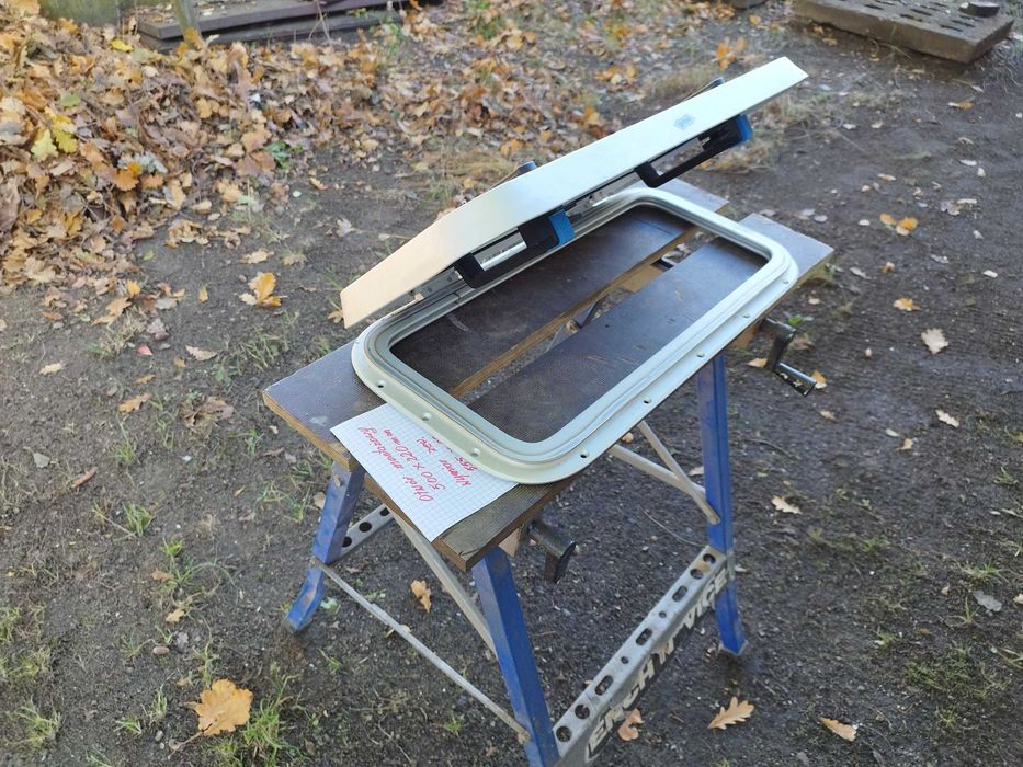 luk pokładowy jacht motorówka