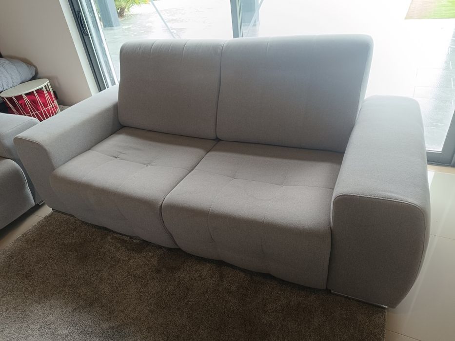 2 Sofás cinzentos em tecido, marca Antarte, em excelente estado
