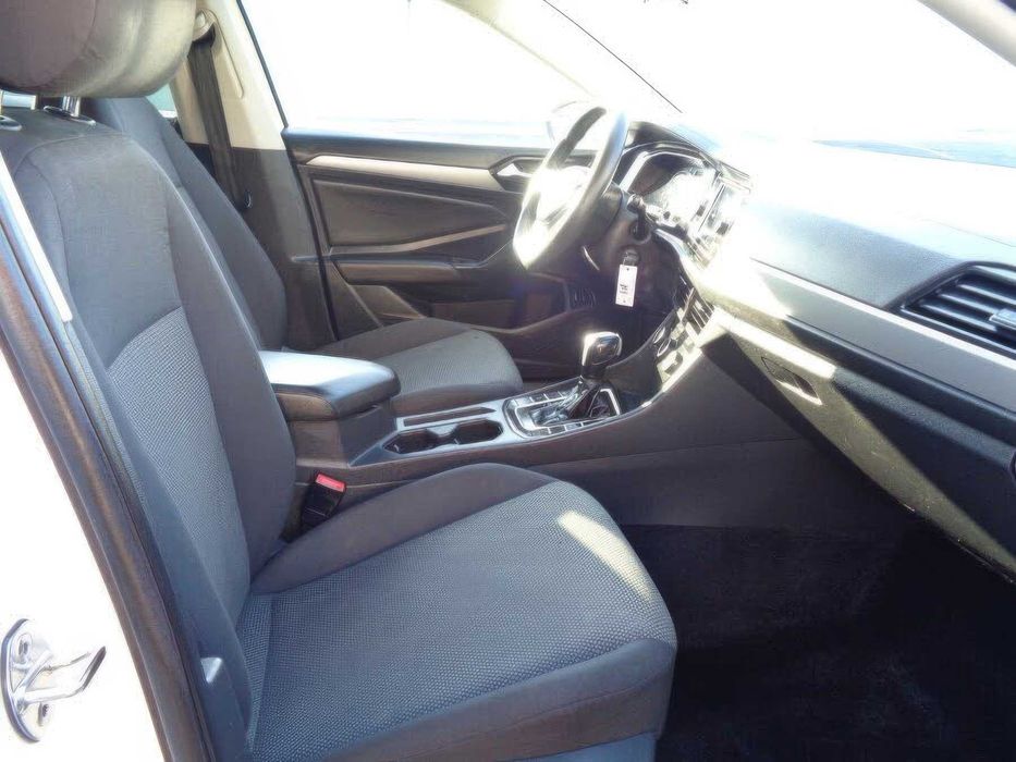 Volkswagen Jetta      2018