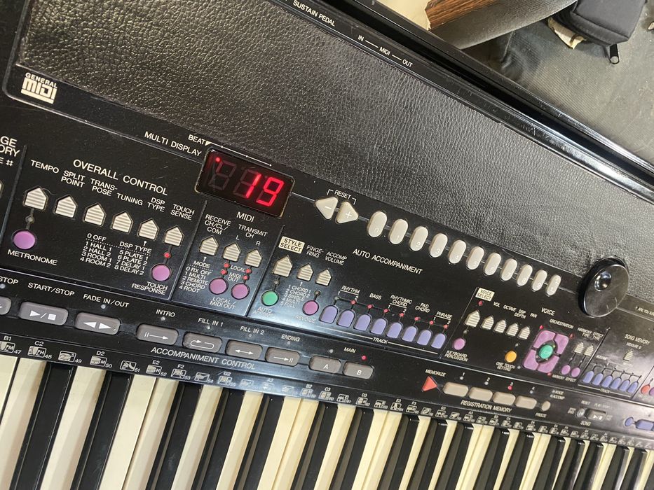 Продам полупрофессиональный синтезатор Yamaha PSR-510