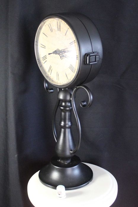 Relógio de mesa decorativo Duplo com movimento quartz, estilo antigo.