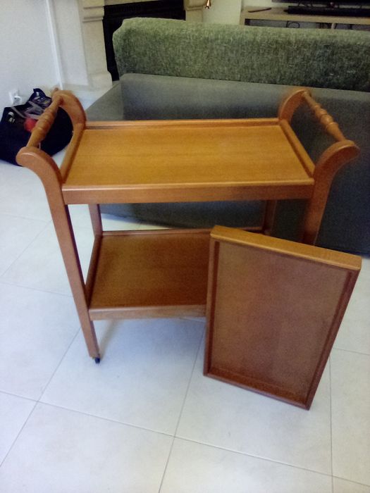 Carrinho de chá em cerejeira