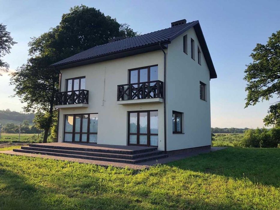 Будинок з ремонтом близько Львова