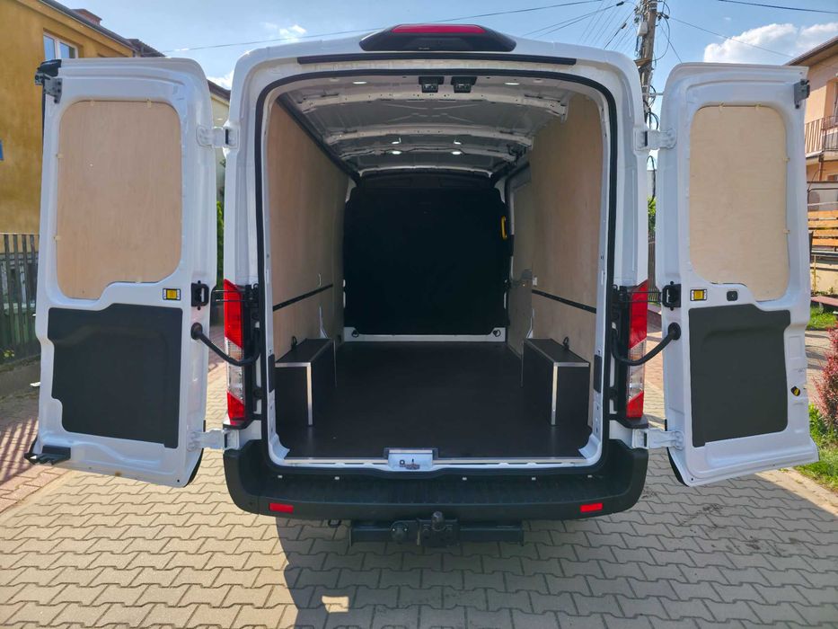 Zabudowa zabezpieczenie ze sklejki Ford Transit van