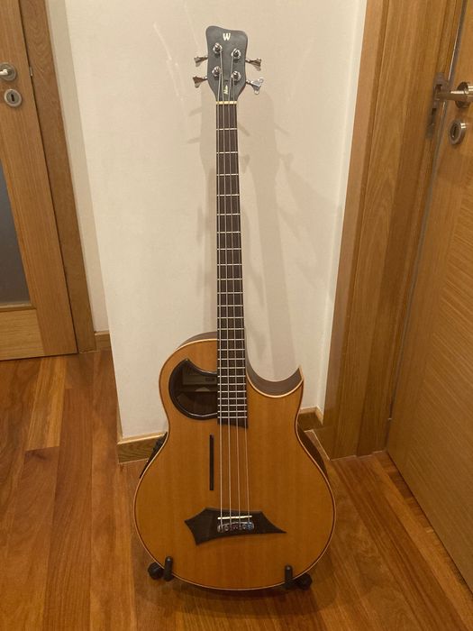 Baixo Acústico Warwick 4 NT em excelente estado