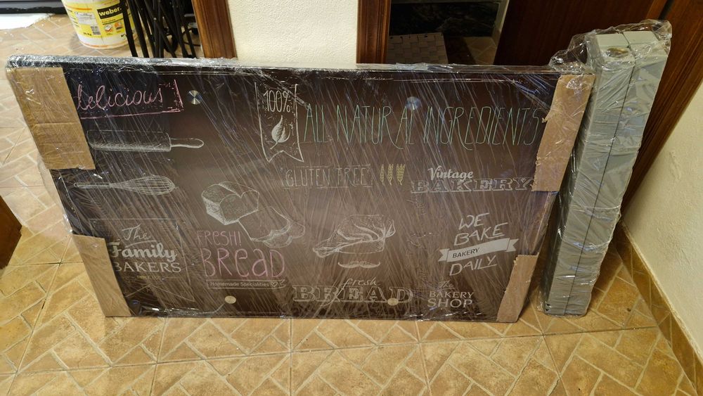 Mesa de cozinha com tampo de vidro e extensível