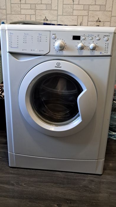Продаю пральну машину Indesit