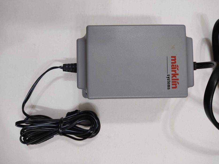 Comando Märklin Wireless com linha e transformador