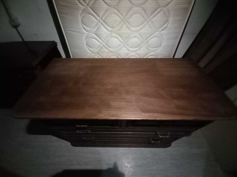 Cómoda de 4 Gavetas em madeira de alta qualidade