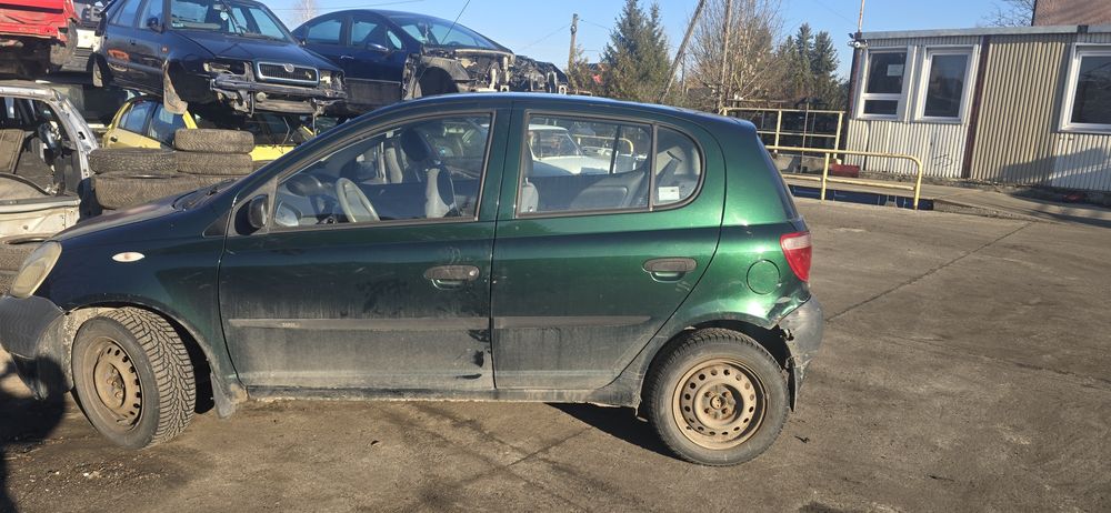 Drzwi klapa panel chłodnica 6R4  Toyota Yaris I  części