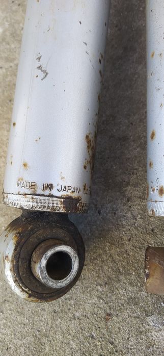 Амортизатор задній KYB каяба лівий правий Gas-A-Just на авто Volvo