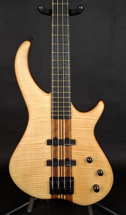 Gitara basowa GMR Majestic 4 NTB