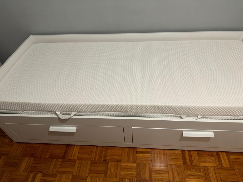 Cama como Nova e colchao.