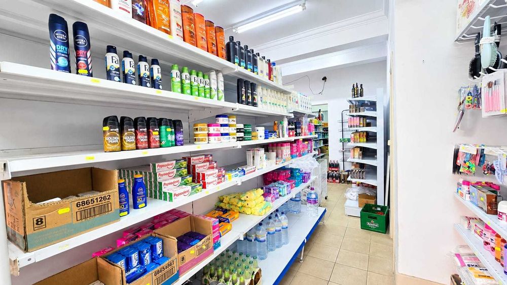 Mercado Mercearia em pleno funcionamento em campolide