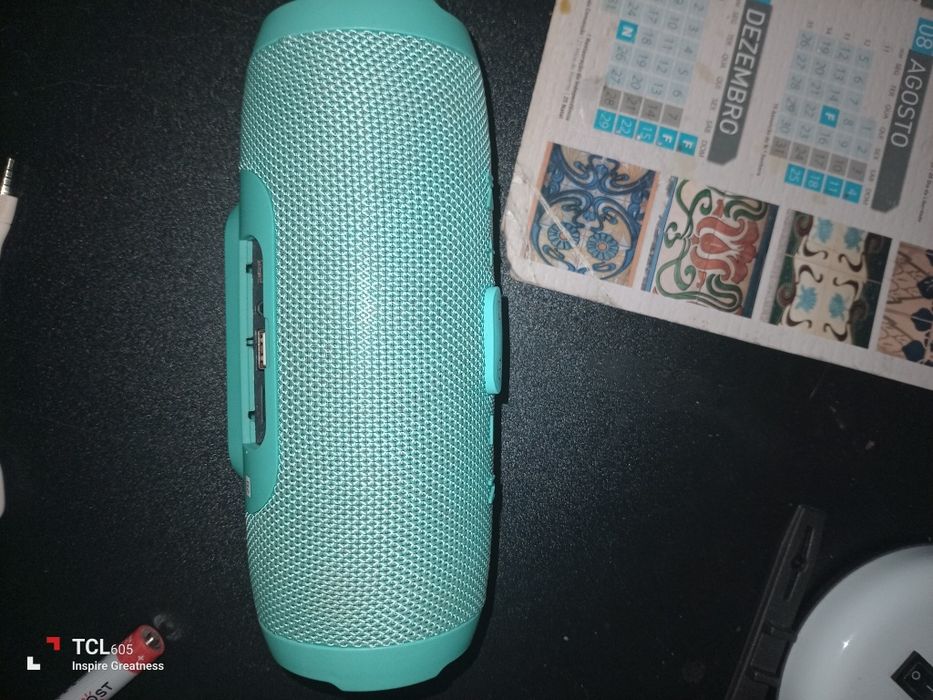 Um GPS, Uma Apple e uma coluna JBL pulse