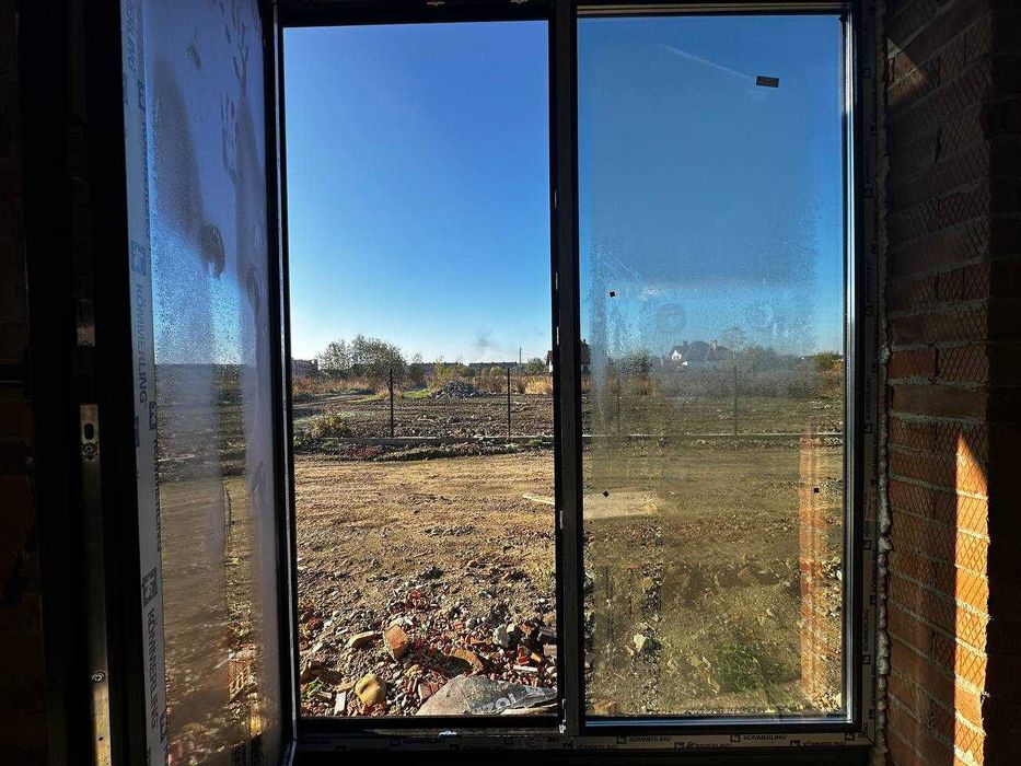 Сучасний будинок з власною земельною ділянкою від забудовника