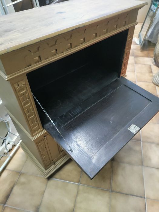 Móvel dourado de estilo clássico