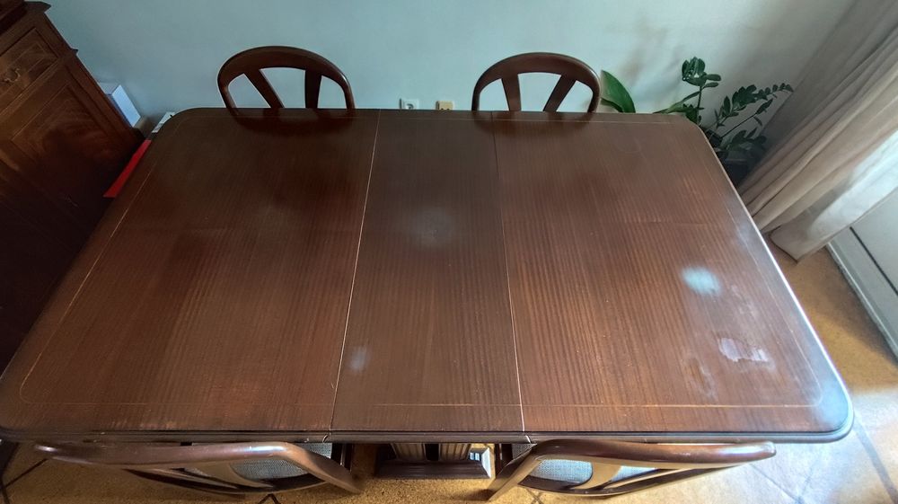 Mesa de Jantar em Mogno