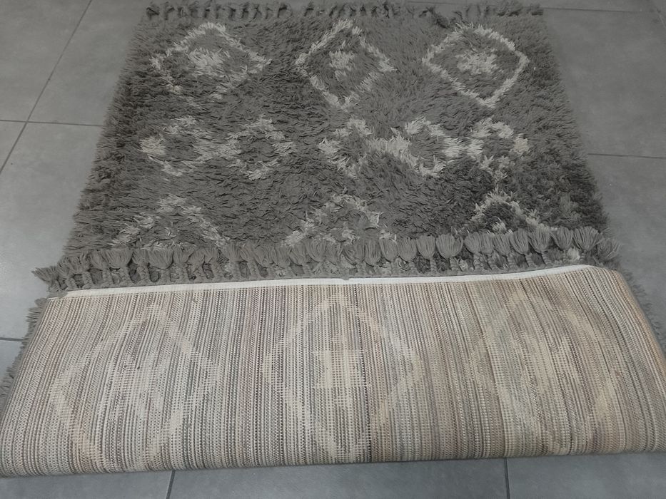 Sprzedam dywan 185x125 cm.