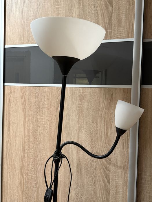 Lampa stojąca podłogowa