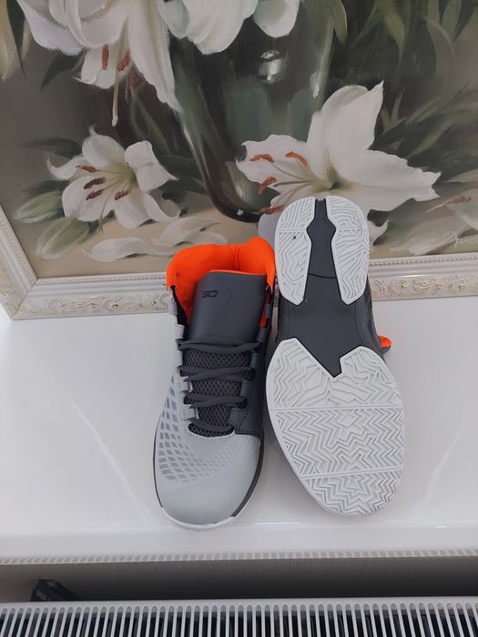 М'ячі баскетбольні взуття футбольне баскетбольне мячі волейболні футза