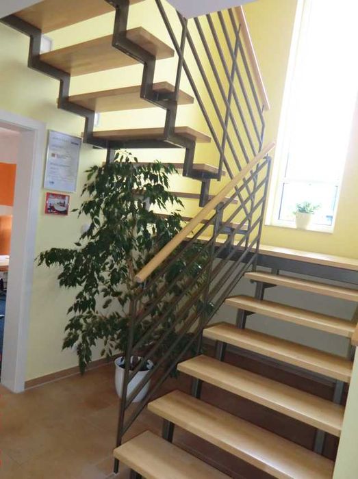 schody wewnętrzne konstrukcja stalowa