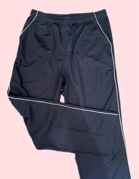 Штани з лампасами