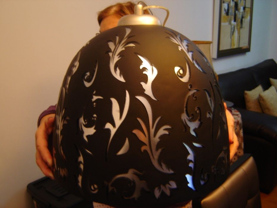 Candeeiro preto e prateado